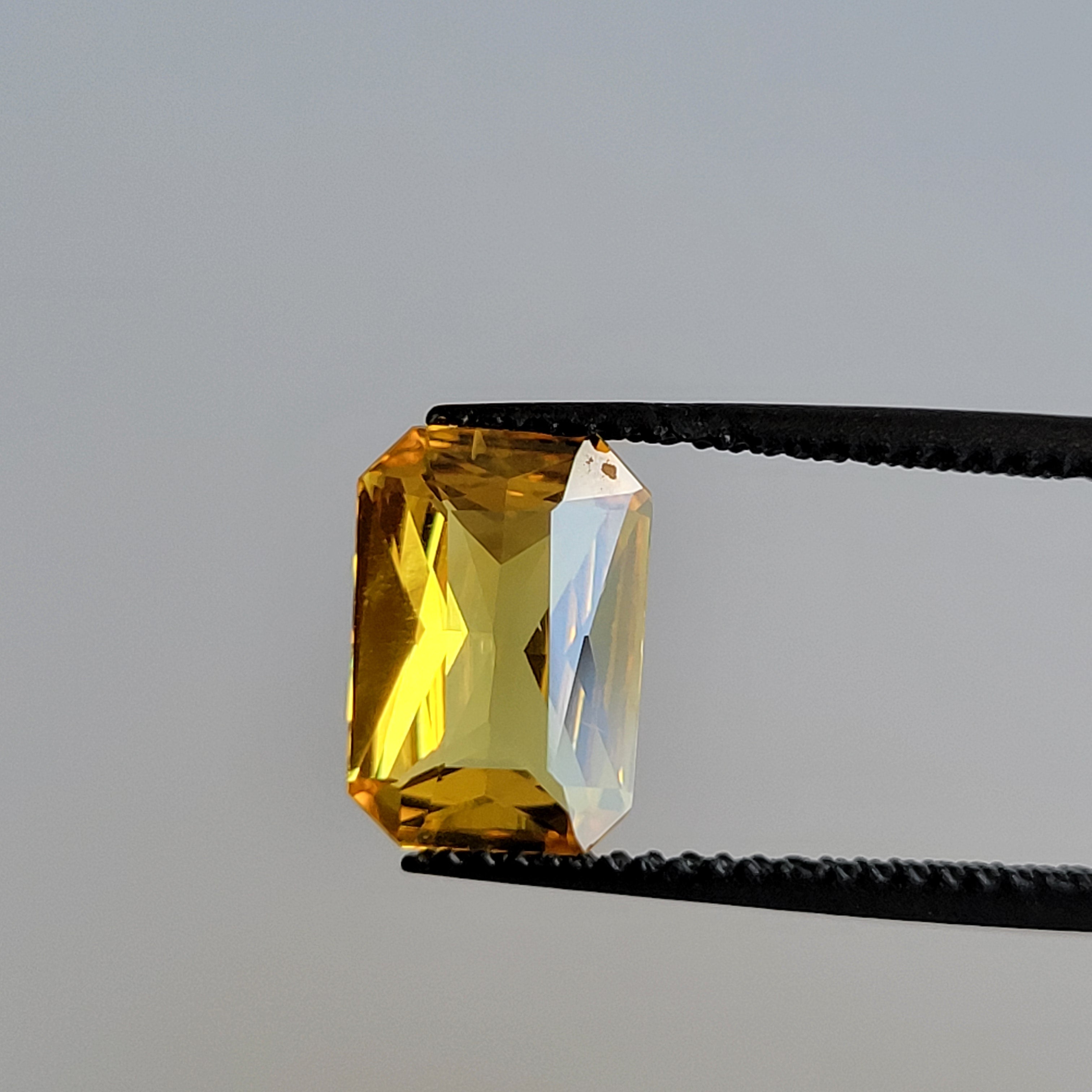 2.21ct Yellow Sapphire