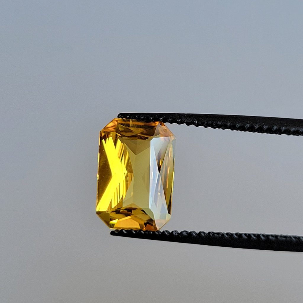 2.21ct Yellow Sapphire