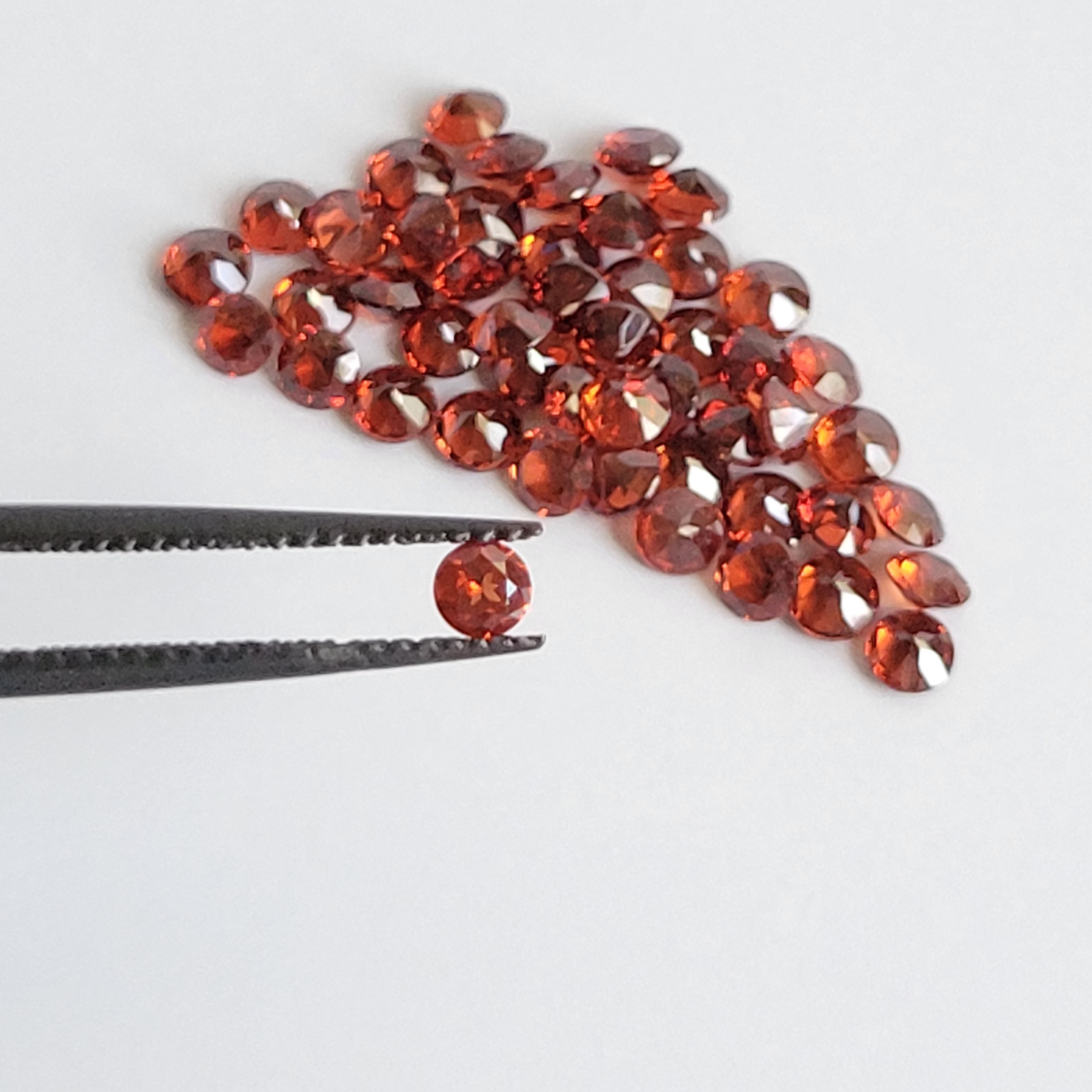 (49) 3mm Round Garnet Parcel