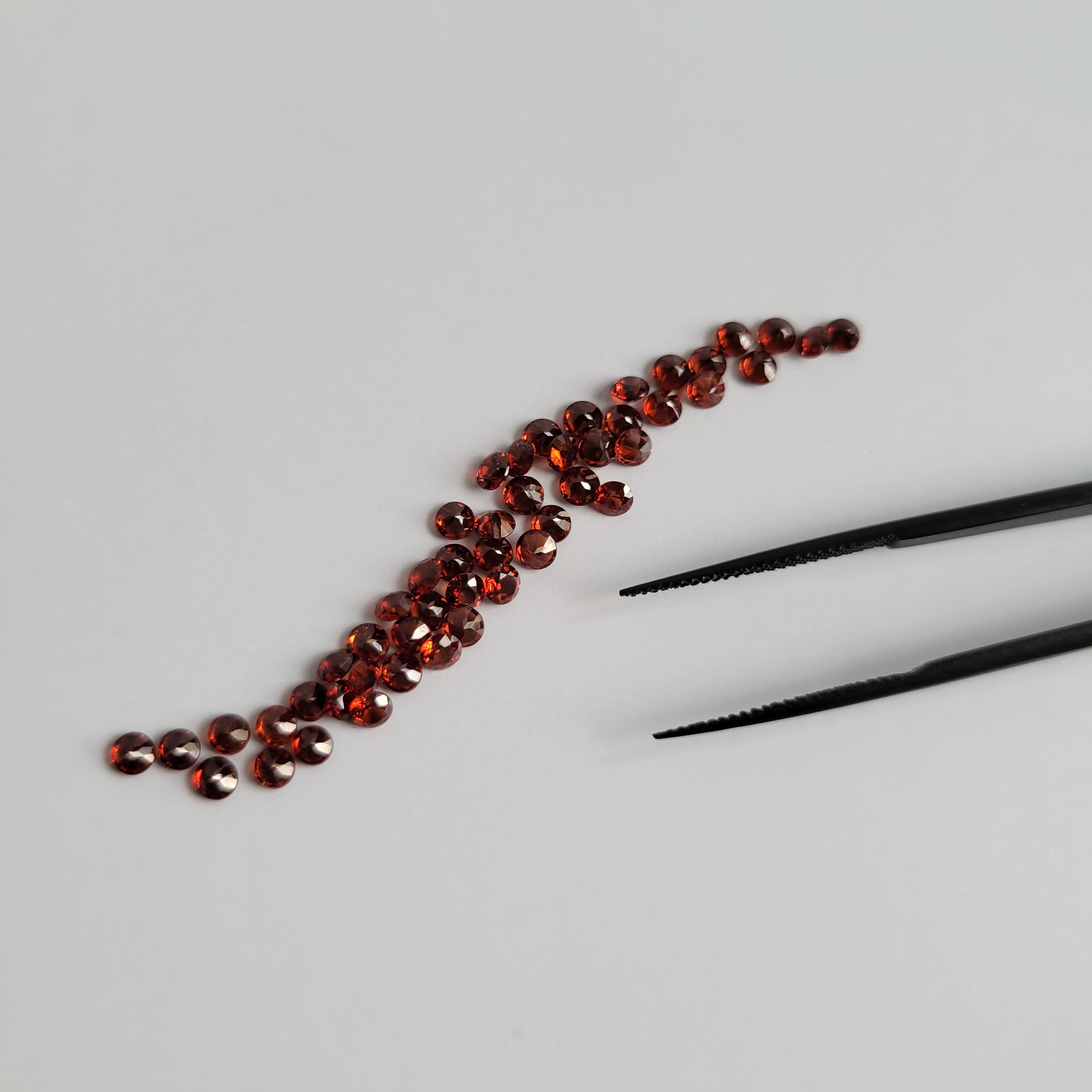 (49) 3mm Round Garnet Parcel