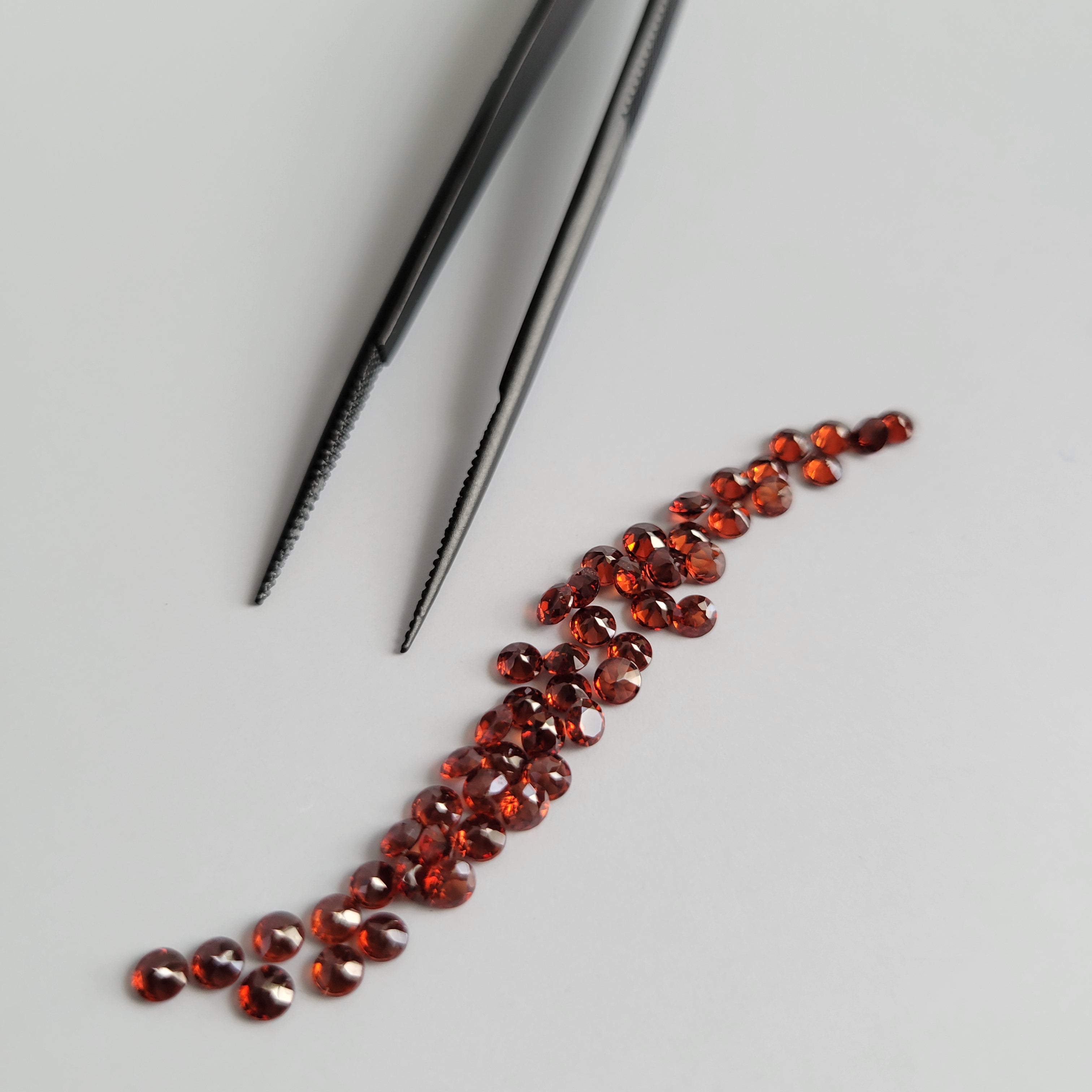 (49) 3mm Round Garnet Parcel