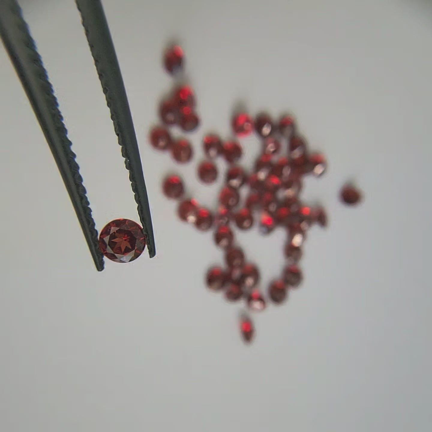 (49) 3mm Round Garnet Parcel